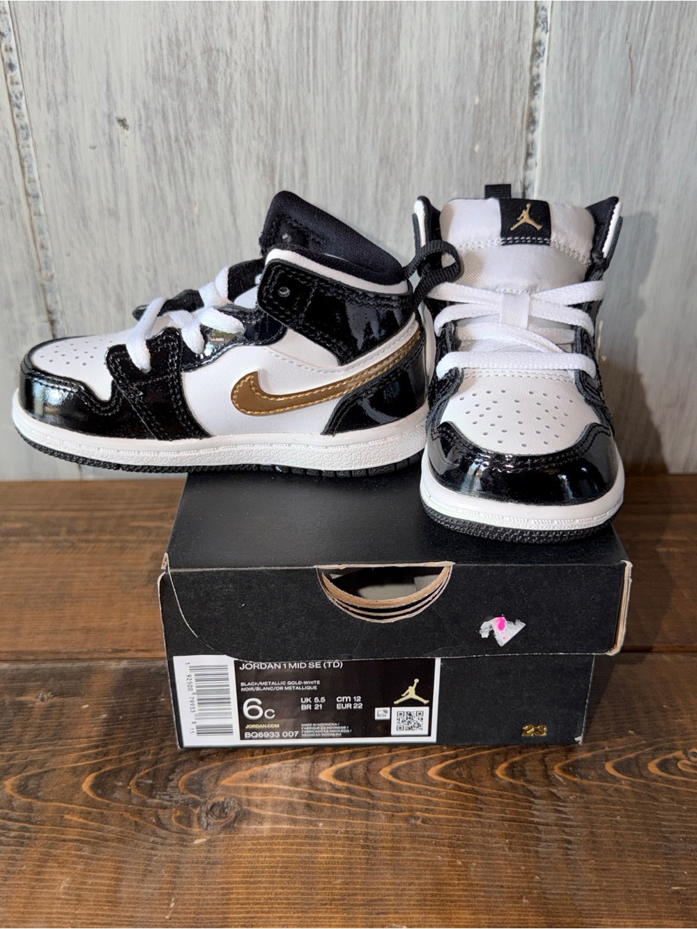 Jordan Kids Sneakers - White/Black/Gold Swoosh